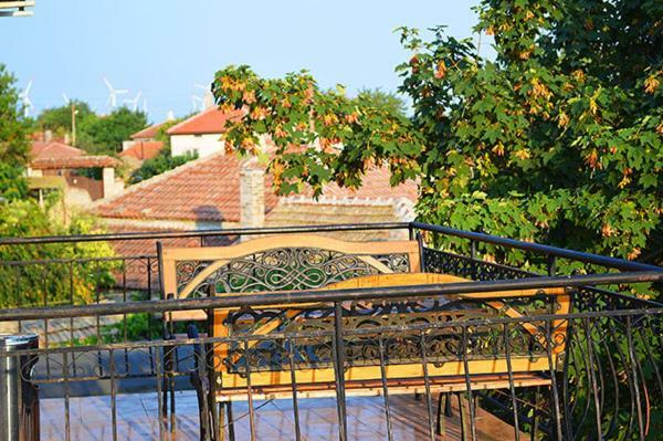 Къща За Гости "Черната Роза" Bulgarevo Luaran gambar